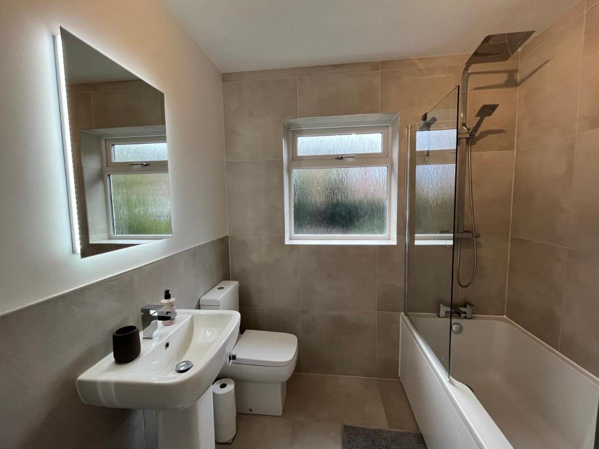 Stunning Beverley Bungalow W Fireplace, Private Parking, And Garden Экстерьер фото