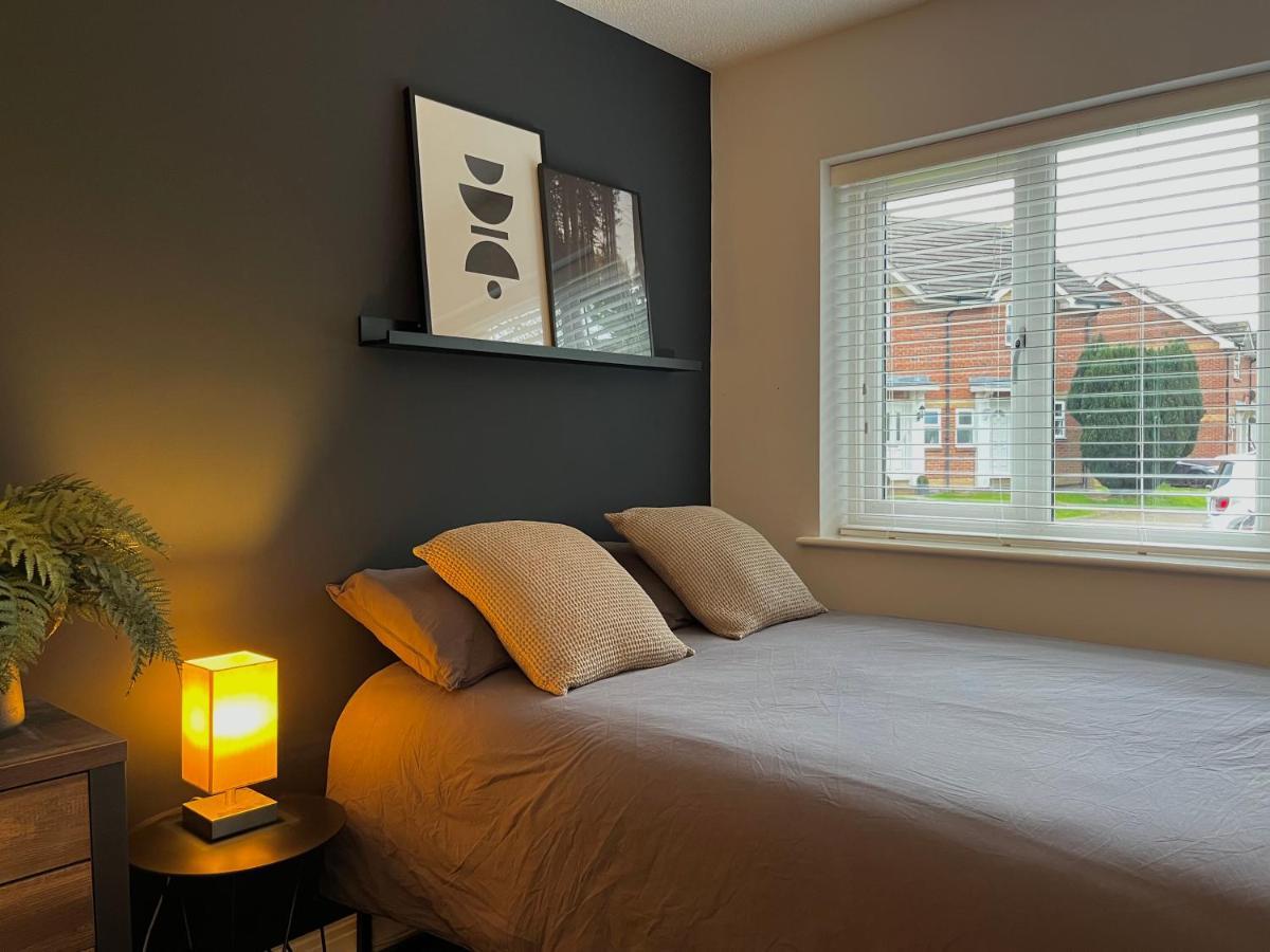 Stunning Beverley Bungalow W Fireplace, Private Parking, And Garden Экстерьер фото