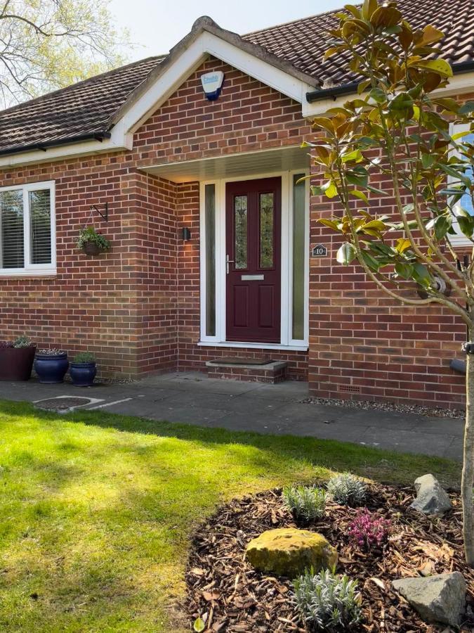 Stunning Beverley Bungalow W Fireplace, Private Parking, And Garden Экстерьер фото